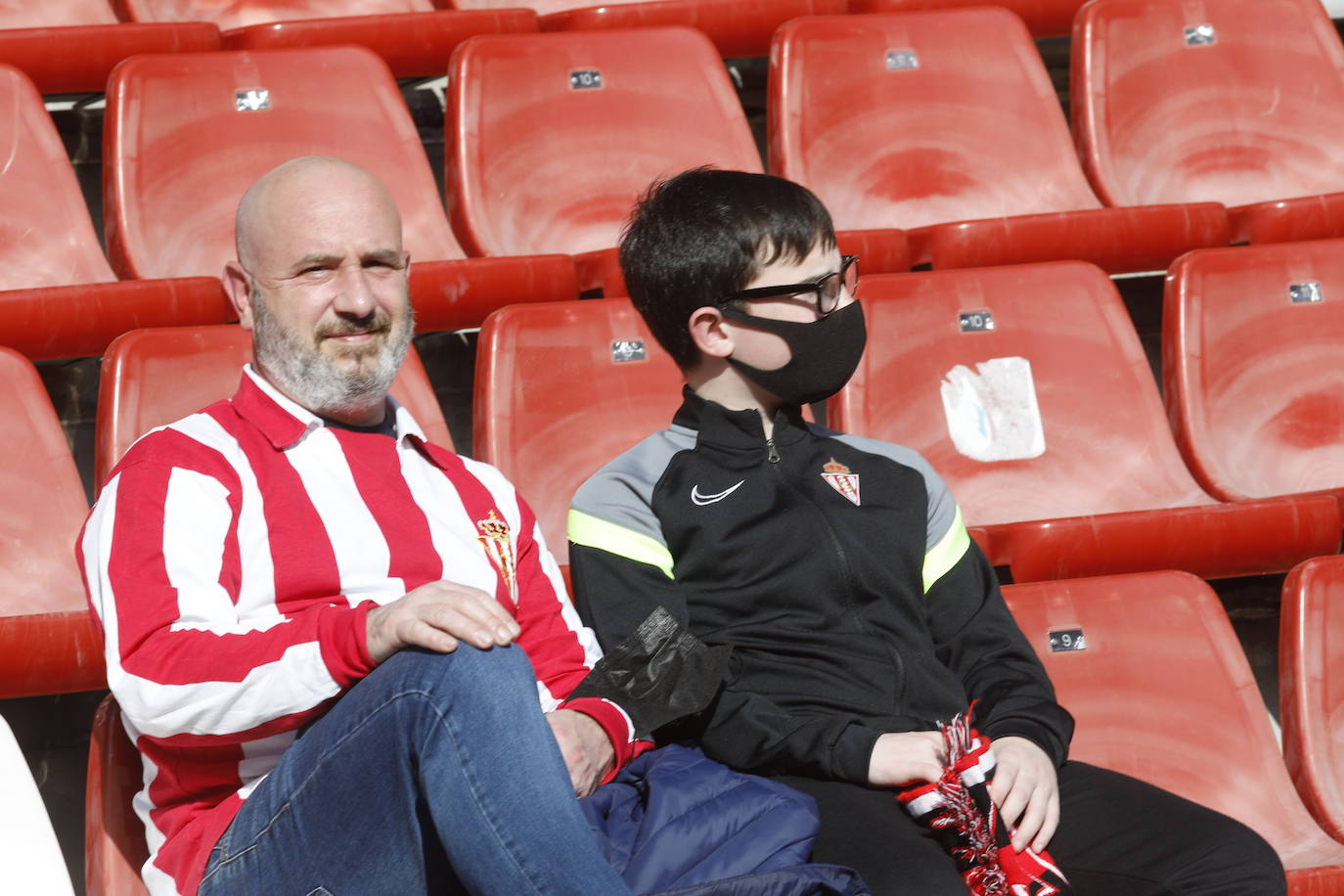 Fotos: ¿Estuviste en el Sporting - Zaragoza? ¡Búscate!