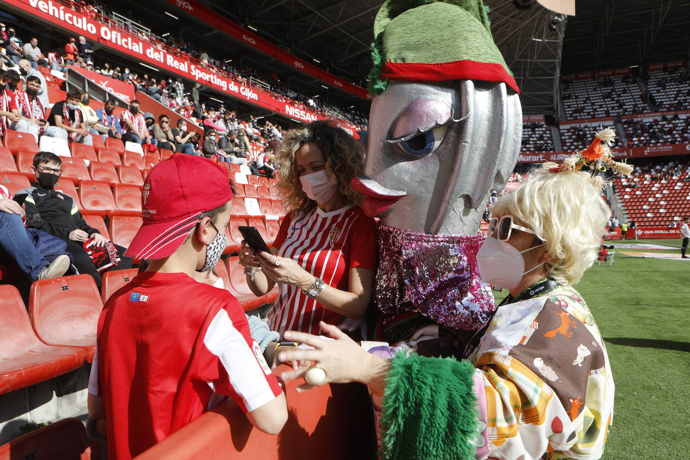 Fotos: ¿Estuviste en el Sporting - Zaragoza? ¡Búscate!