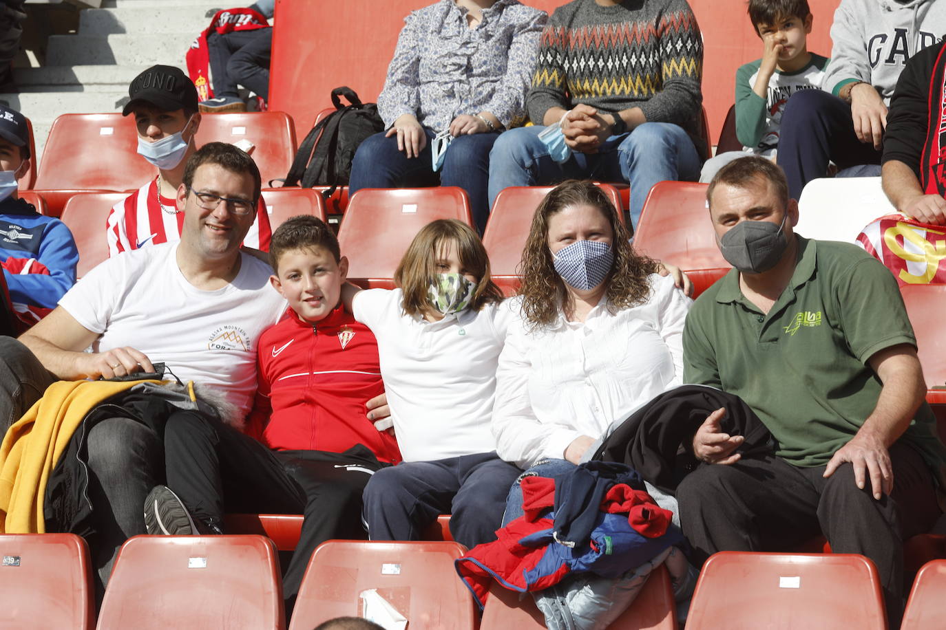 Fotos: ¿Estuviste en el Sporting - Zaragoza? ¡Búscate!