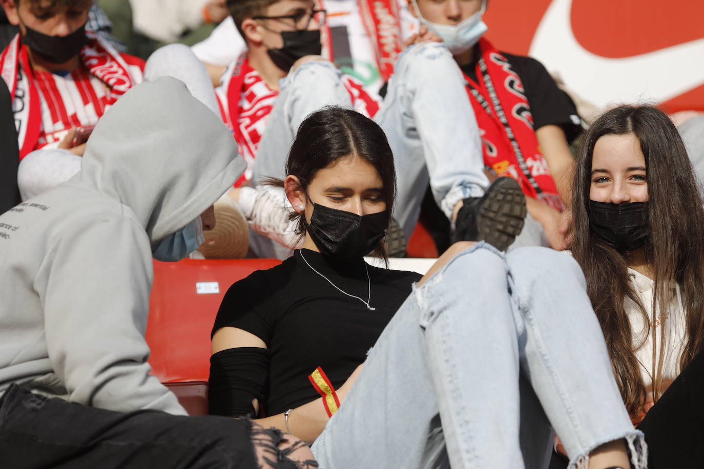 Fotos: ¿Estuviste en el Sporting - Zaragoza? ¡Búscate!