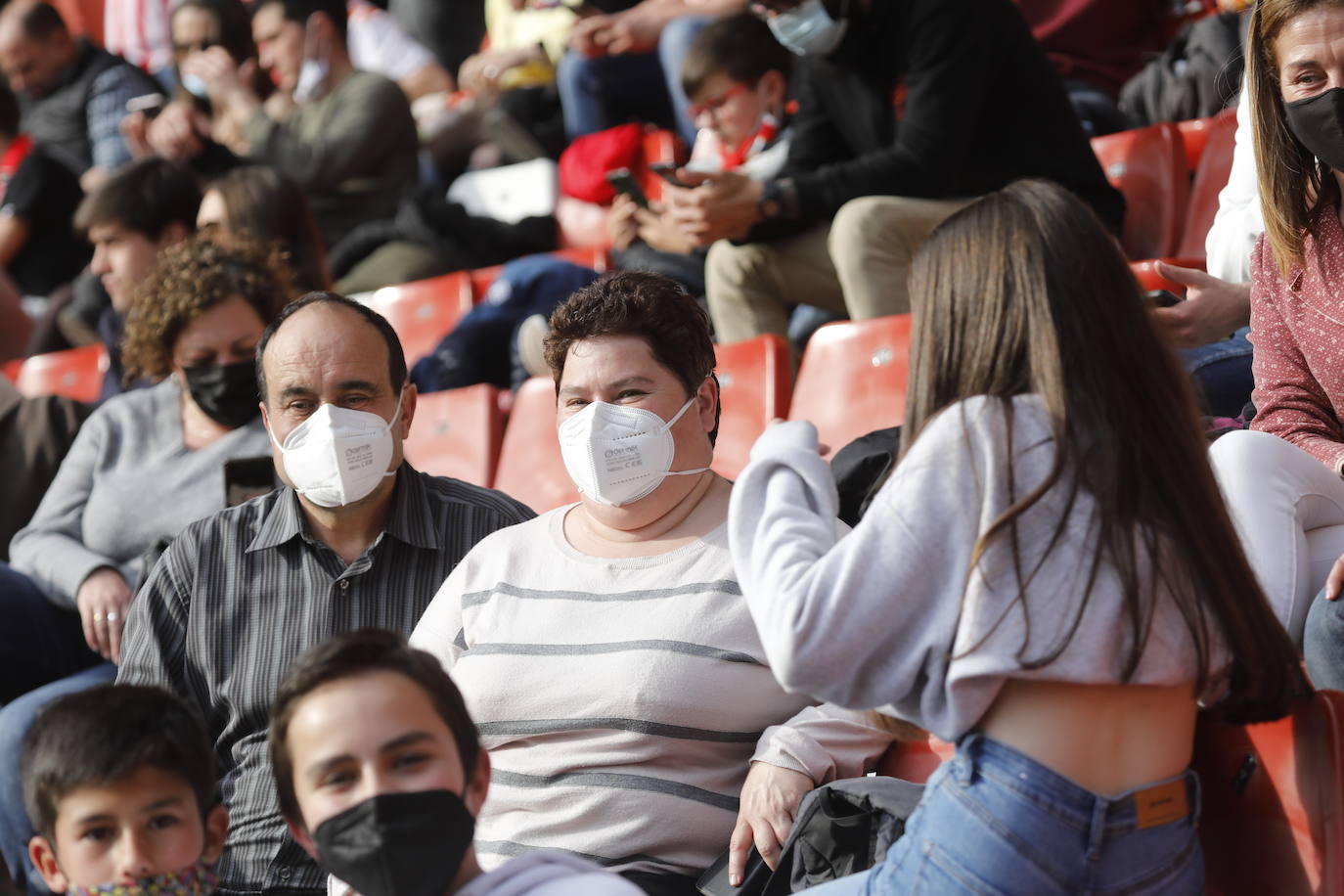 Fotos: ¿Estuviste en el Sporting - Zaragoza? ¡Búscate!