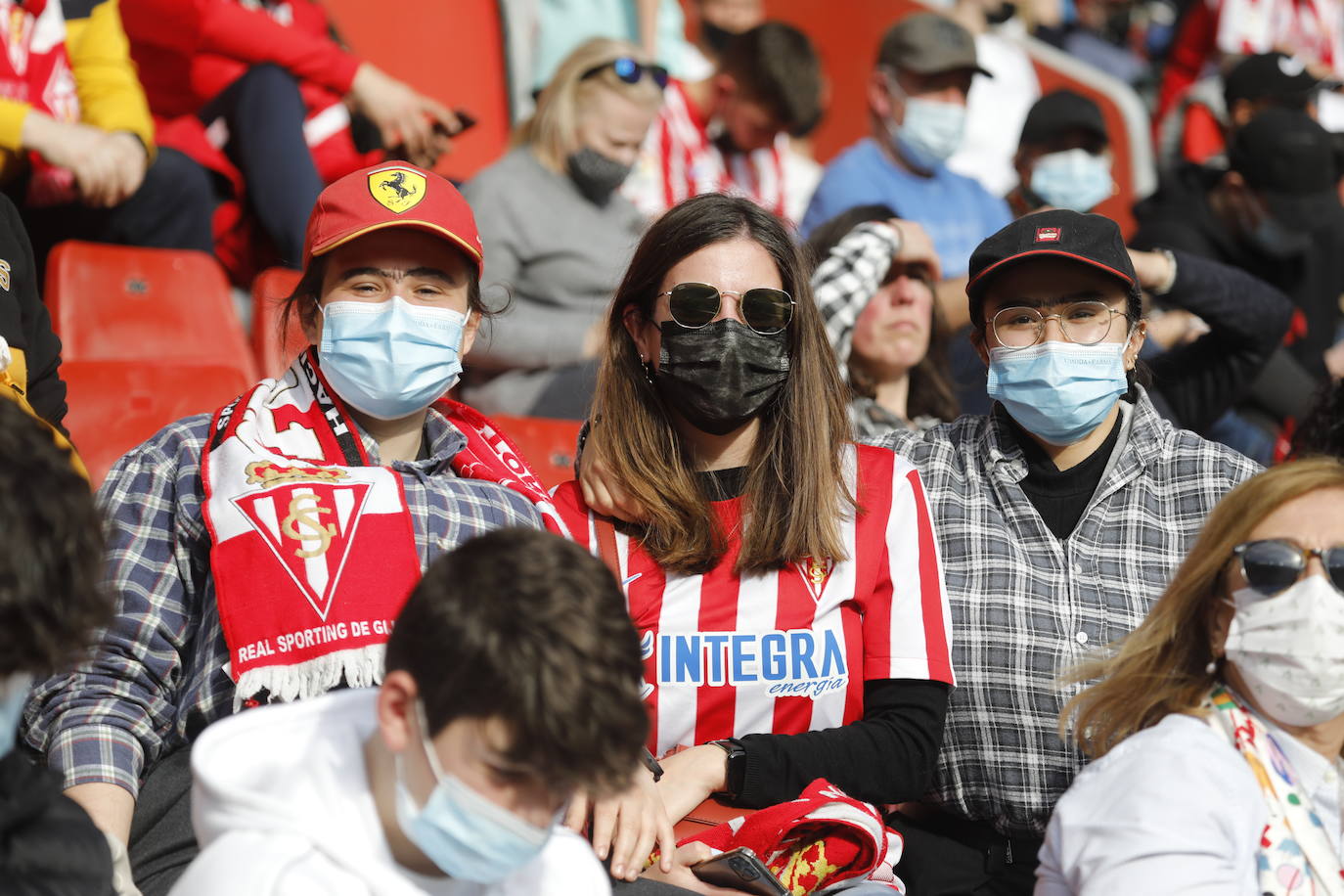 Fotos: ¿Estuviste en el Sporting - Zaragoza? ¡Búscate!