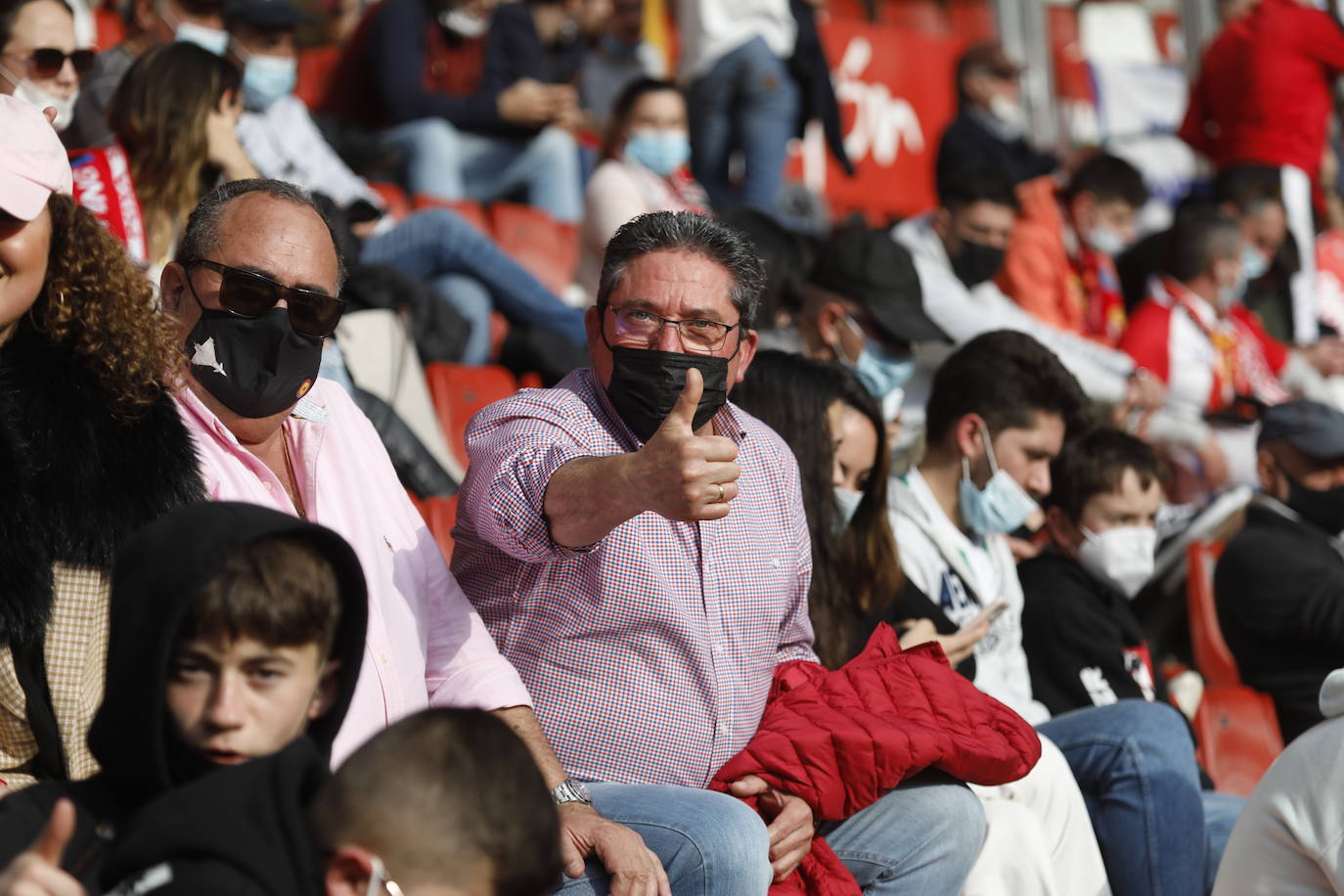 Fotos: ¿Estuviste en el Sporting - Zaragoza? ¡Búscate!