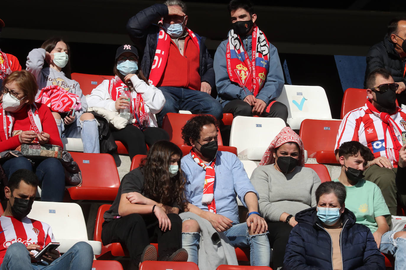 Fotos: ¿Estuviste en el Sporting - Zaragoza? ¡Búscate!