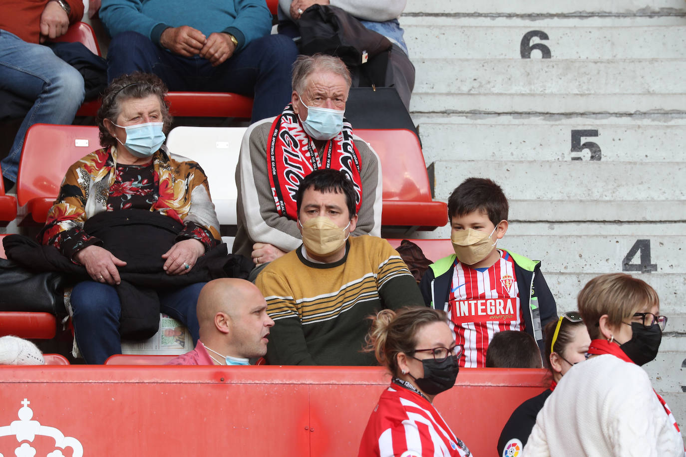 Fotos: ¿Estuviste en el Sporting - Zaragoza? ¡Búscate!