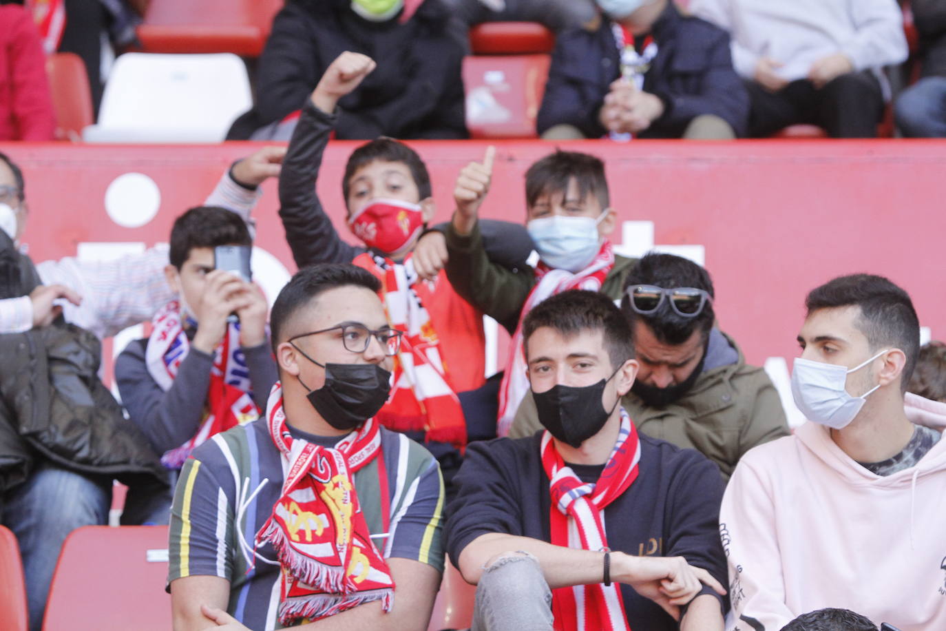 Fotos: ¿Estuviste en el Sporting - Zaragoza? ¡Búscate!