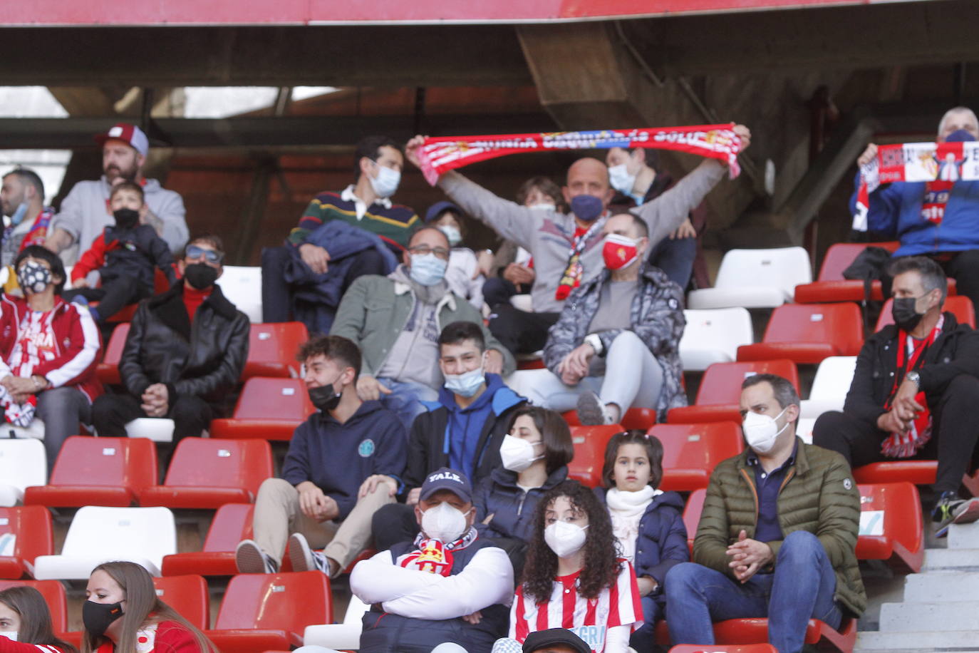 Fotos: ¿Estuviste en el Sporting - Zaragoza? ¡Búscate!