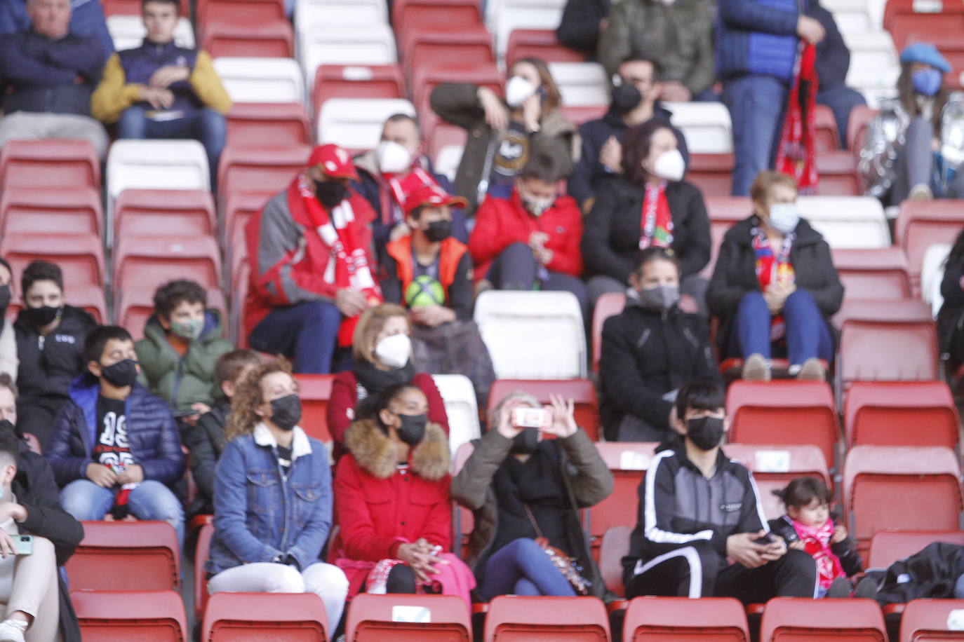 Fotos: ¿Estuviste en el Sporting - Zaragoza? ¡Búscate!