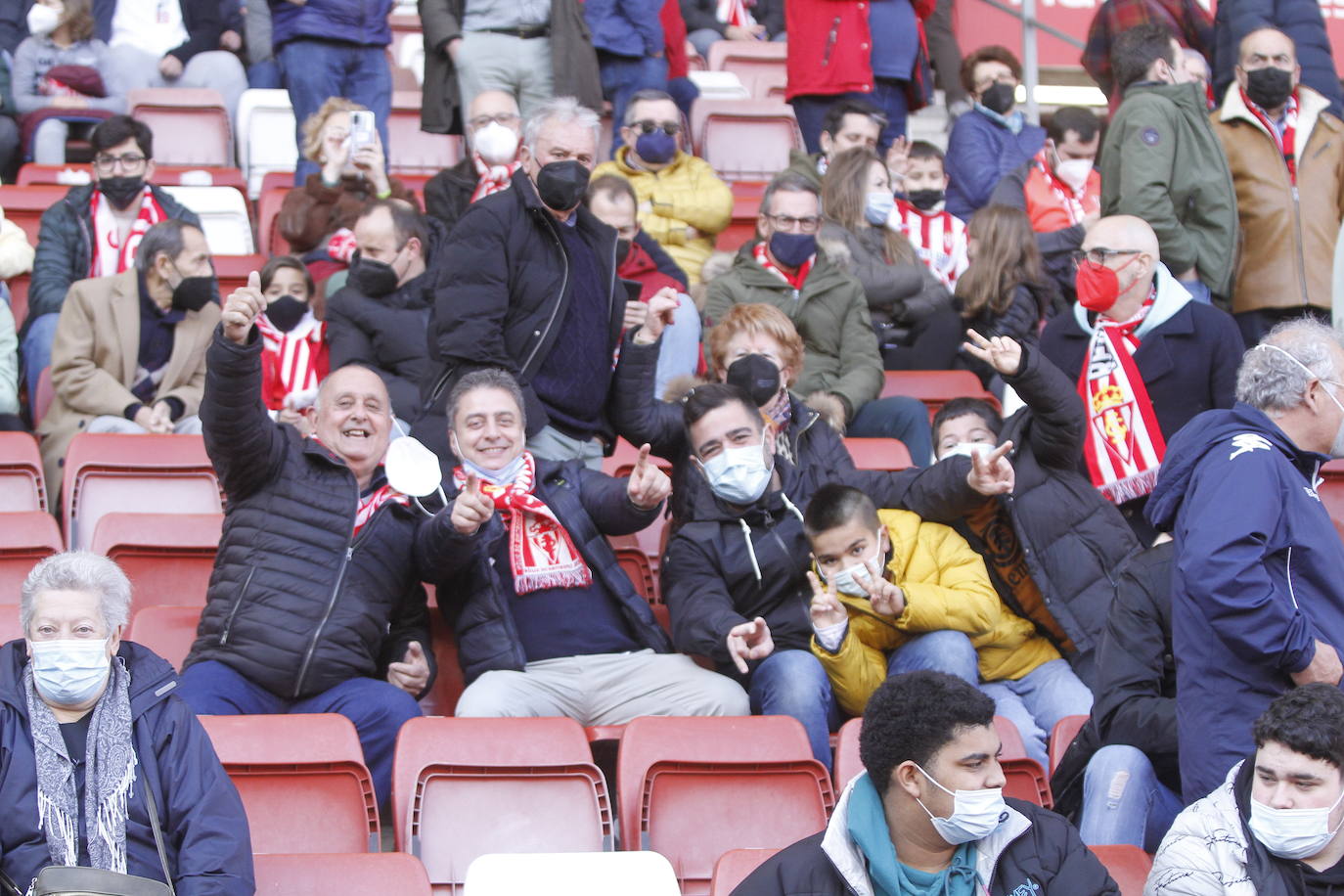 Fotos: ¿Estuviste en el Sporting - Zaragoza? ¡Búscate!