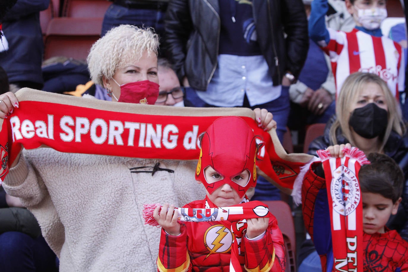 Fotos: ¿Estuviste en el Sporting - Zaragoza? ¡Búscate!