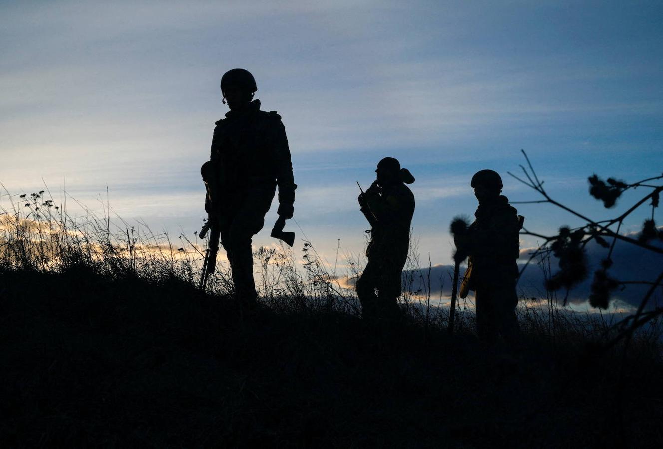 Miembros del ejército ucraniano, en la base aérea de Vasylkiv, en la región de Kiev.