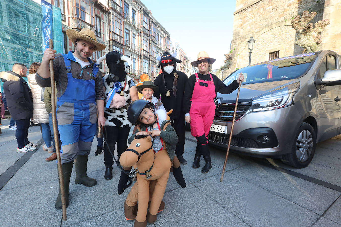 Fotos: De ginkana antroxera por las calles de la villa