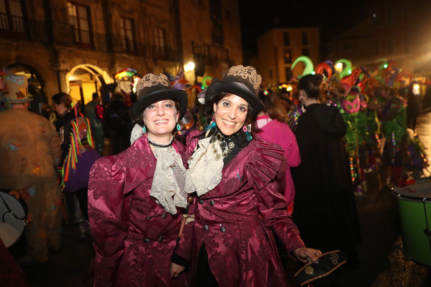 «Hasta el cielo llora su pérdida». Lo dijo su inseparable Conchi en la despedida al auténtico icono del Antroxu gijonés. Con su muerte y su entierro se ponía punto y final a cinco intensos días festivos donde las calles de Gijón se llenaron de carnaval. Porque había ganas tras un año de parón pandémico. Y ya quedan ganas para empezar a preparar el Antroxu 2023.