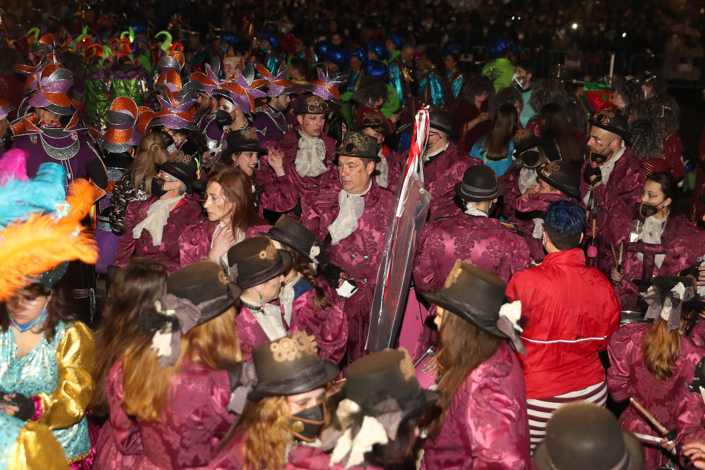 «Hasta el cielo llora su pérdida». Lo dijo su inseparable Conchi en la despedida al auténtico icono del Antroxu gijonés. Con su muerte y su entierro se ponía punto y final a cinco intensos días festivos donde las calles de Gijón se llenaron de carnaval. Porque había ganas tras un año de parón pandémico. Y ya quedan ganas para empezar a preparar el Antroxu 2023.