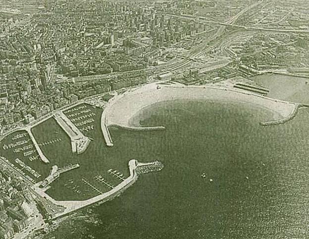 Imágen aérea de las playas de Poniente.