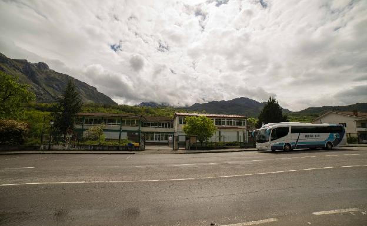 Denunciantes de las cuadras del pueblo de Suarías piden una «conducta cívica»