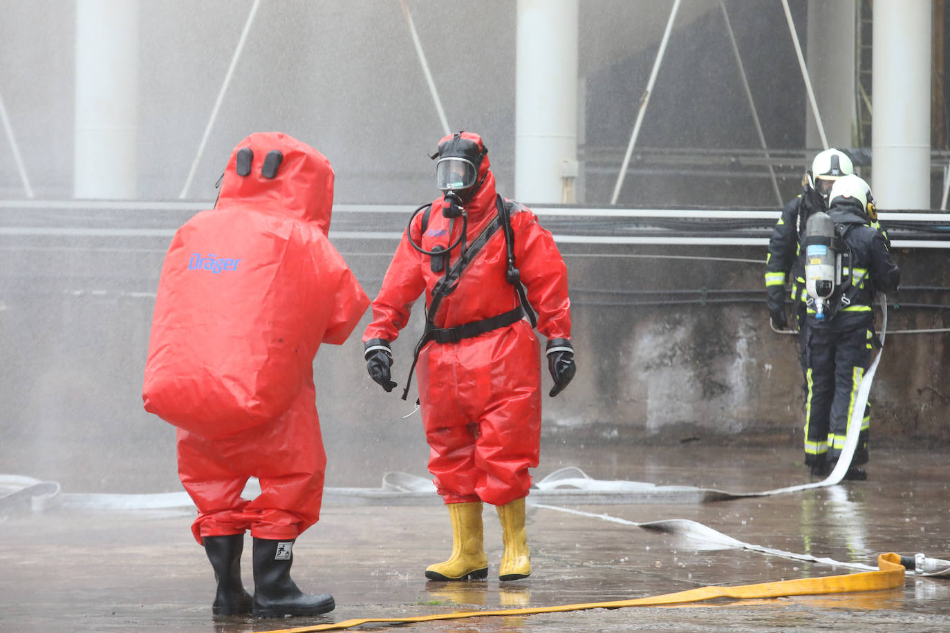 Fotos: Una hipotética fuga de amoniaco en Fertiberia