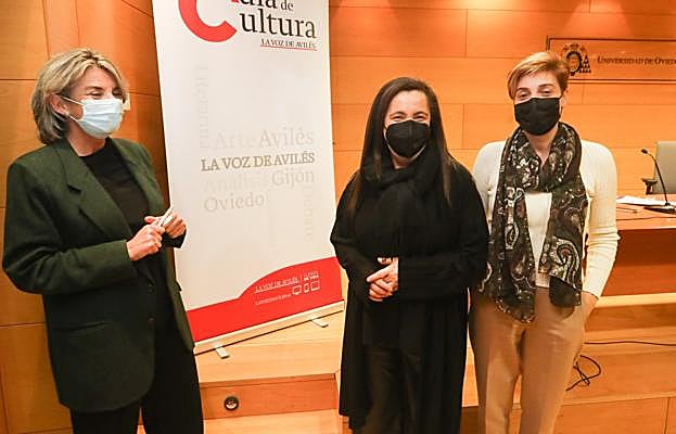 Mercedes de Soignie, Nuria Varela y Mónica Yugueros, ayer antes de la presentación. 