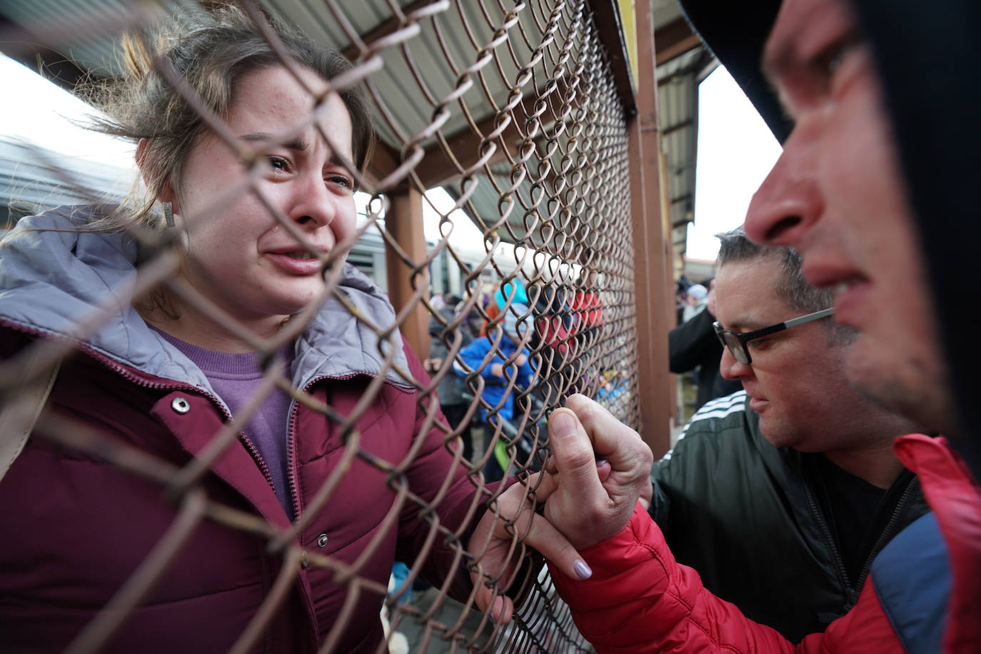 Más de 1,2 millones de ucranianos han atravesado ya las fronteras de su país para huir de la guerra, tras la invasión de Rusia, la mayoría hacia Polonia y Rumanía. Las agencias internacionales estiman que la cifra podría llegar a los cinco millones, en lo que ya se ha convertido en la mayor crisis de refugiados de este siglo.