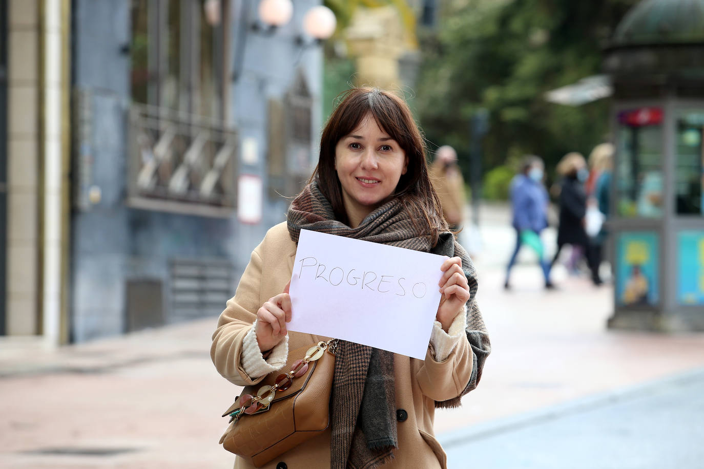 Alejandra González Auxiliar enfermería, 39 años (Oviedo) «Dos chicos me increparon y me tiraron al suelo cuando volvía a casa»