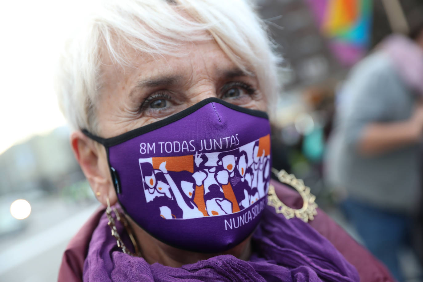 Las mujeres asturianas 'paran' este martes para renovar el impulso en la lucha por la igualdad.Las calles de Gijón se han llenado de miles de personas, unas 5.000, para celebrar el Día Internacional de la Mujer.