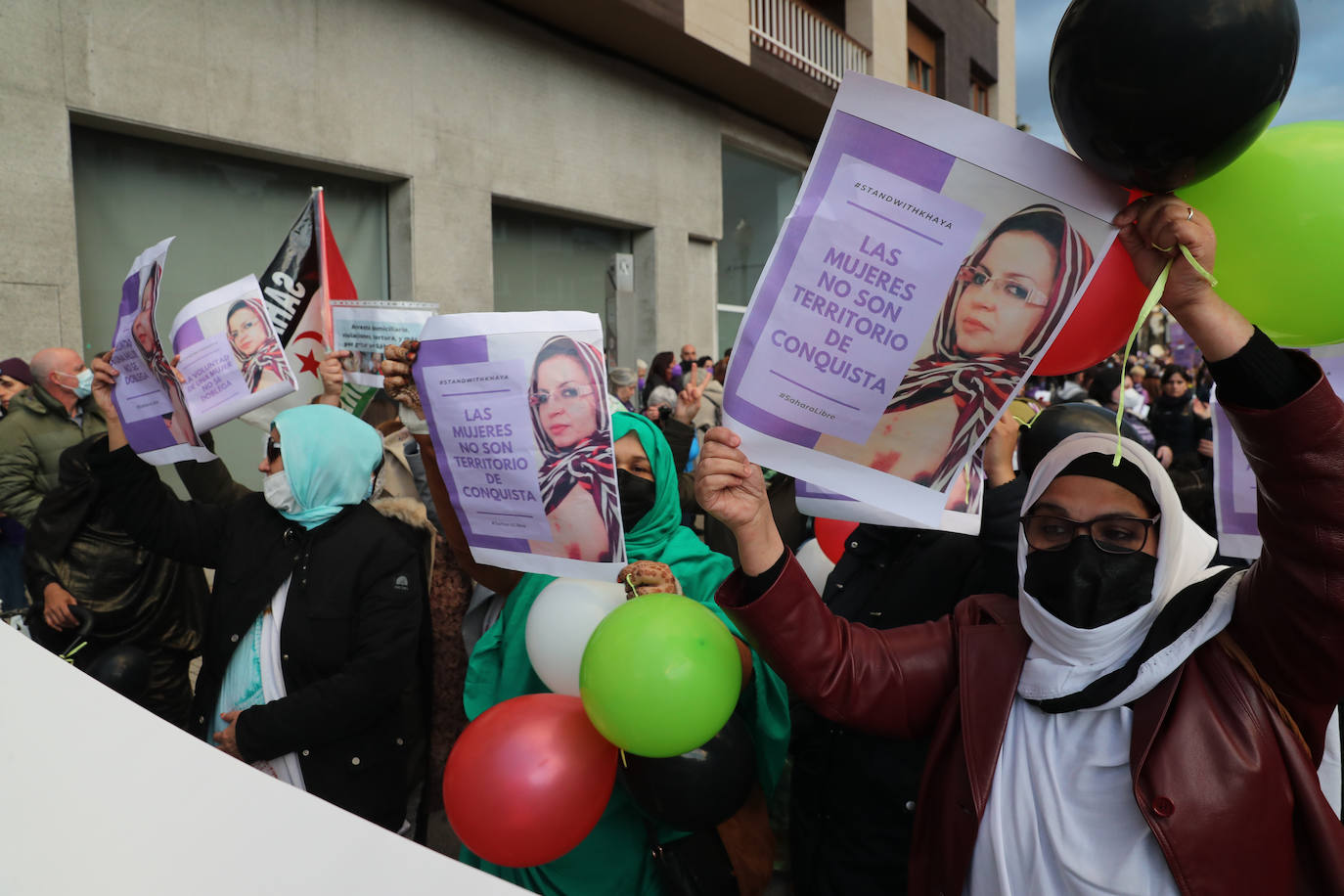 Las mujeres asturianas 'paran' este martes para renovar el impulso en la lucha por la igualdad.Las calles de Gijón se han llenado de miles de personas, unas 5.000, para celebrar el Día Internacional de la Mujer.