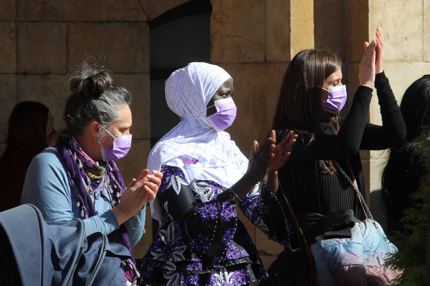 Fotos: 8M, Día de la Mujer. Avilés, «por la dignidad de todas»