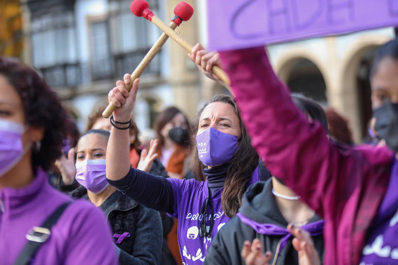 Fotos: 8M, Día de la Mujer. Avilés, «por la dignidad de todas»