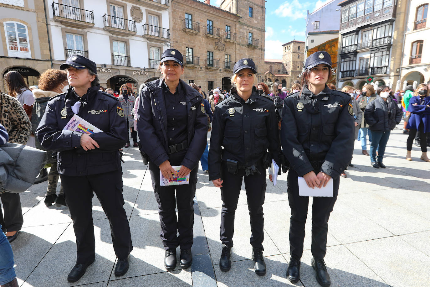 Fotos: 8M, Día de la Mujer. Avilés, «por la dignidad de todas»