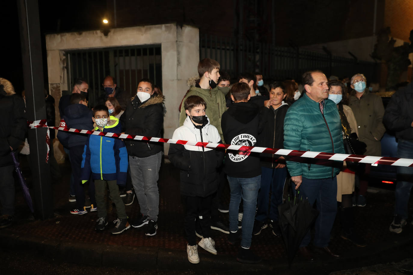 Más de 300 voluntarios han trabajado para adecuar el colegio San José para su llegada: «Hemos conseguido montar una casa para cincuenta personas en dos días»