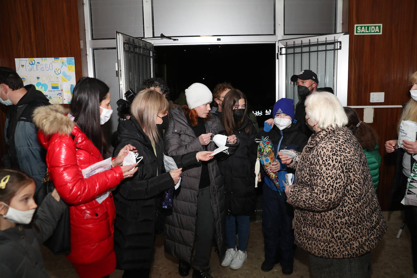 Más de 300 voluntarios han trabajado para adecuar el colegio San José para su llegada: «Hemos conseguido montar una casa para cincuenta personas en dos días»