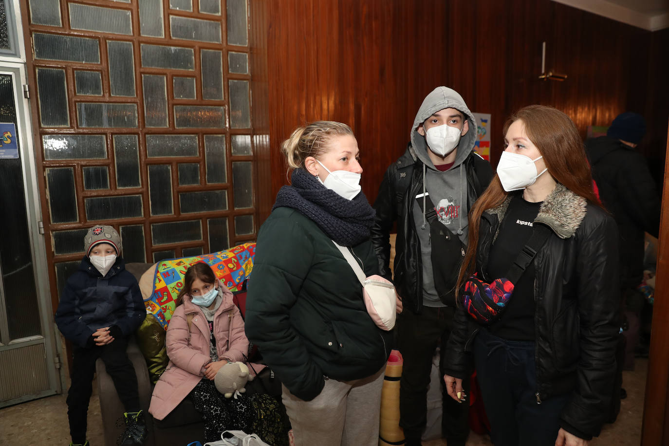 Más de 300 voluntarios han trabajado para adecuar el colegio San José para su llegada: «Hemos conseguido montar una casa para cincuenta personas en dos días»