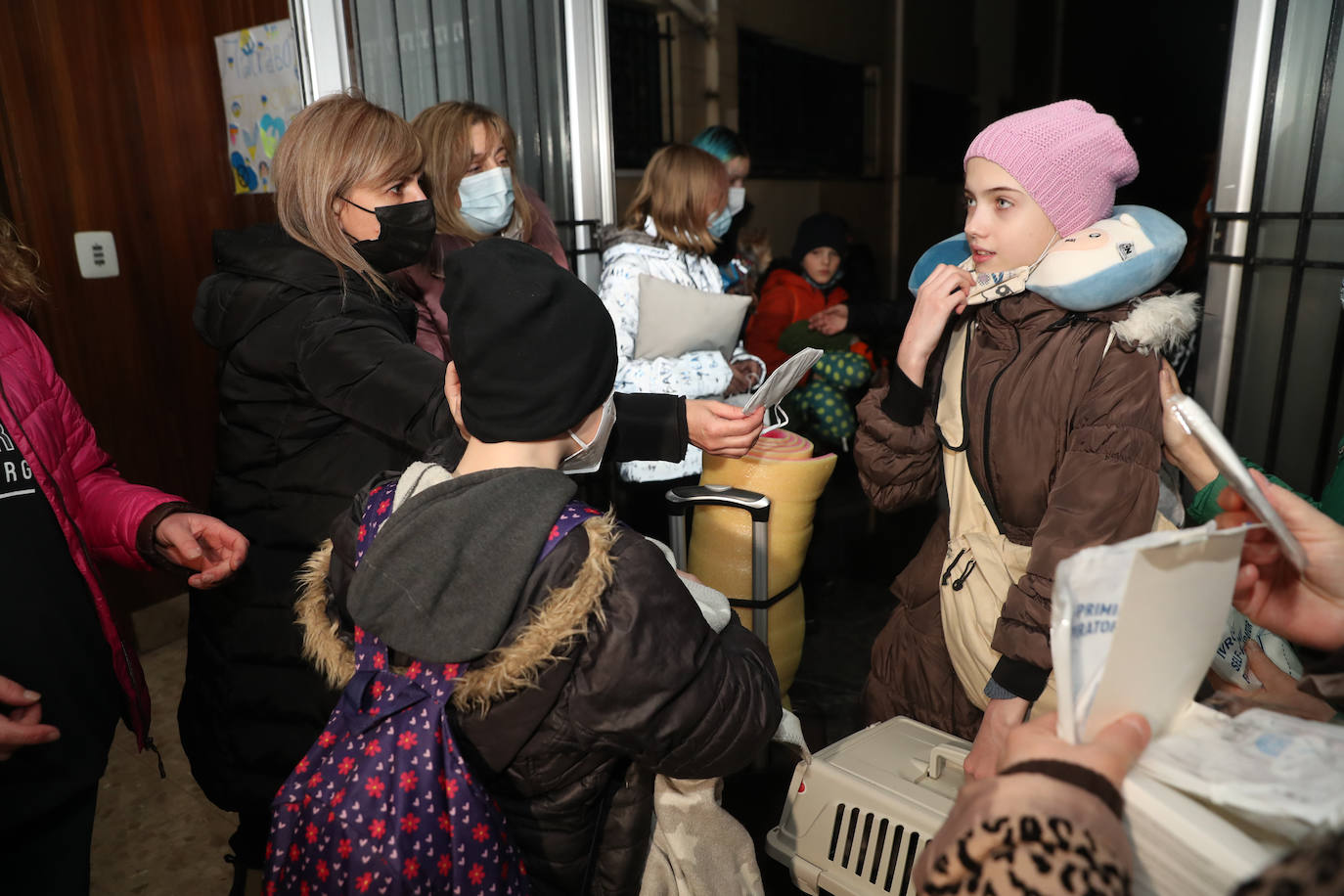 Más de 300 voluntarios han trabajado para adecuar el colegio San José para su llegada: «Hemos conseguido montar una casa para cincuenta personas en dos días»