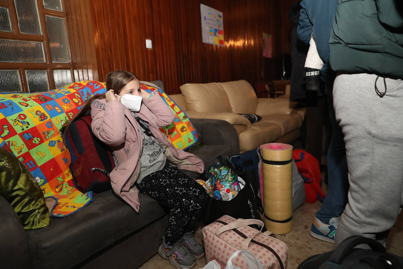 Más de 300 voluntarios han trabajado para adecuar el colegio San José para su llegada: «Hemos conseguido montar una casa para cincuenta personas en dos días»