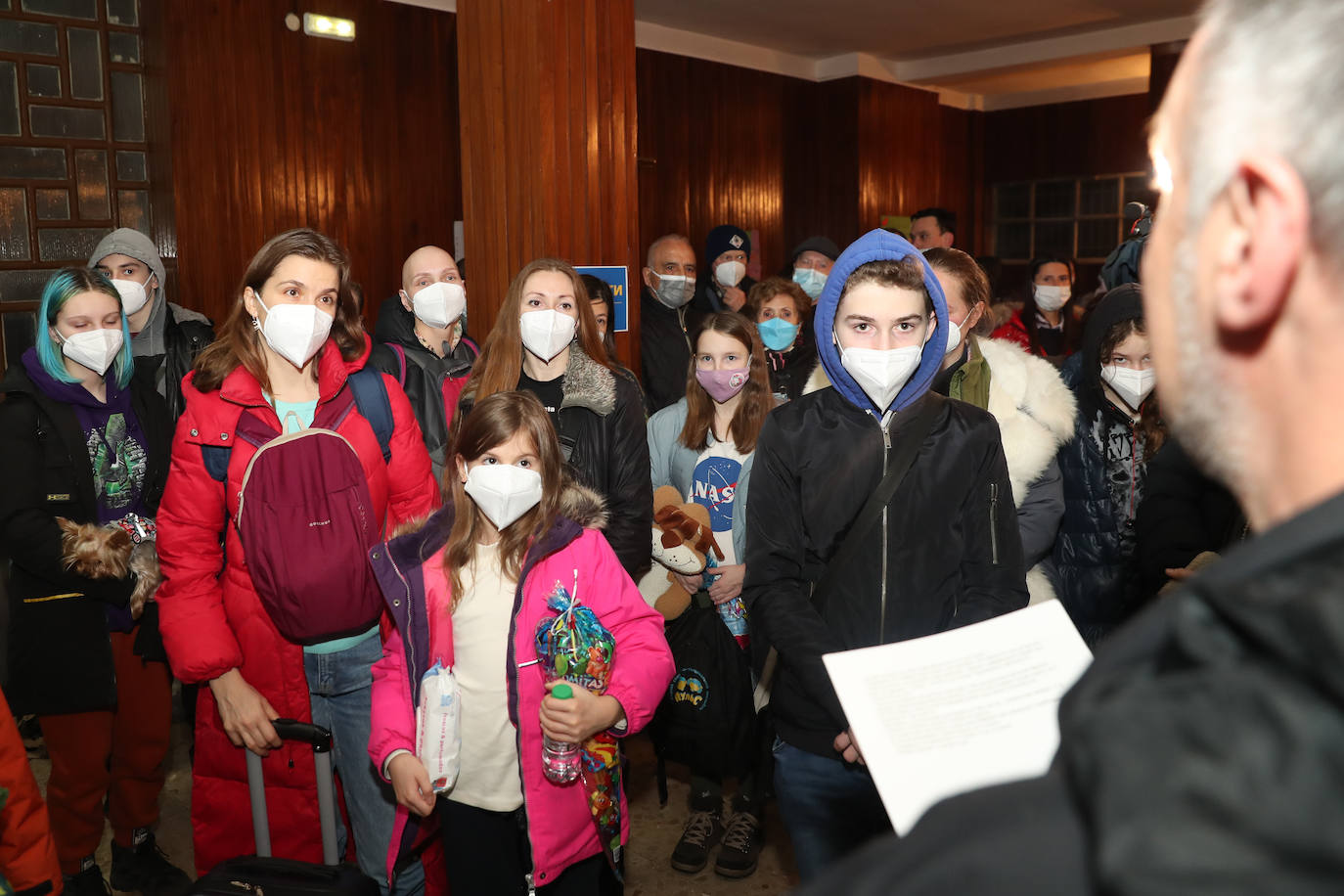 Más de 300 voluntarios han trabajado para adecuar el colegio San José para su llegada: «Hemos conseguido montar una casa para cincuenta personas en dos días»