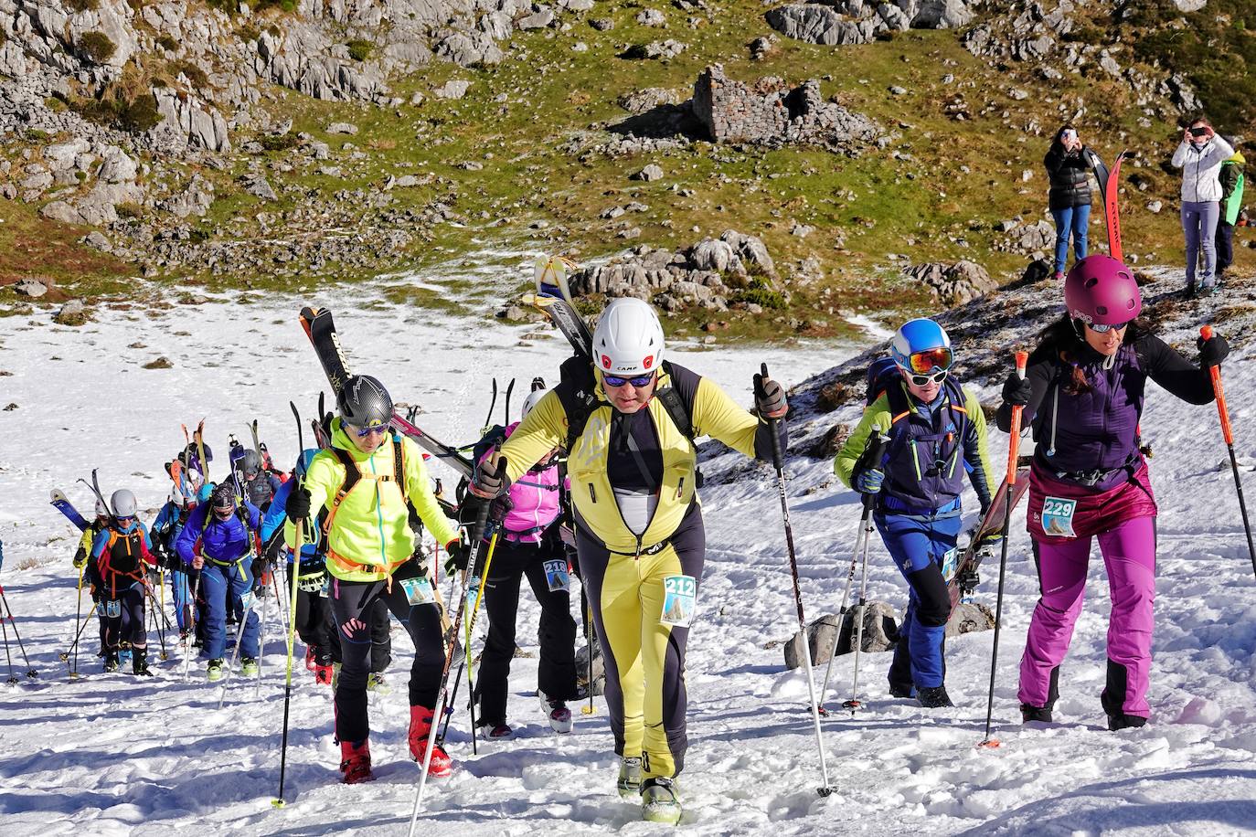 La carrera de esquí de montaña reúne este fin de semana a 120 participantes de toda España y Europa en el macizo de Andara, en los Picos