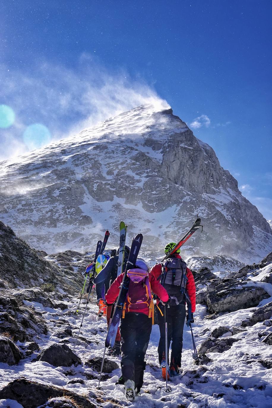 La carrera de esquí de montaña reúne este fin de semana a 120 participantes de toda España y Europa en el macizo de Andara, en los Picos