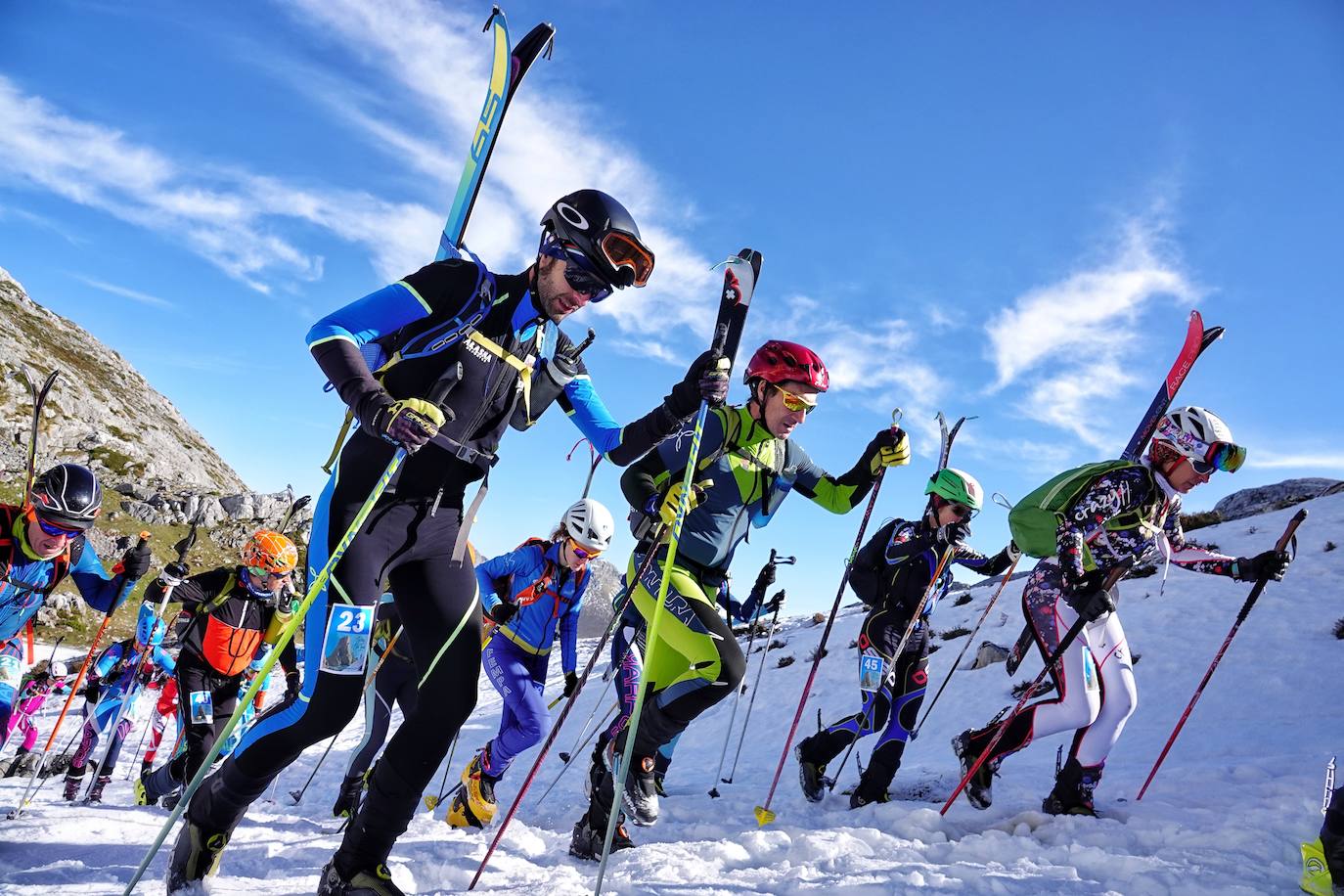 La carrera de esquí de montaña reúne este fin de semana a 120 participantes de toda España y Europa en el macizo de Andara, en los Picos