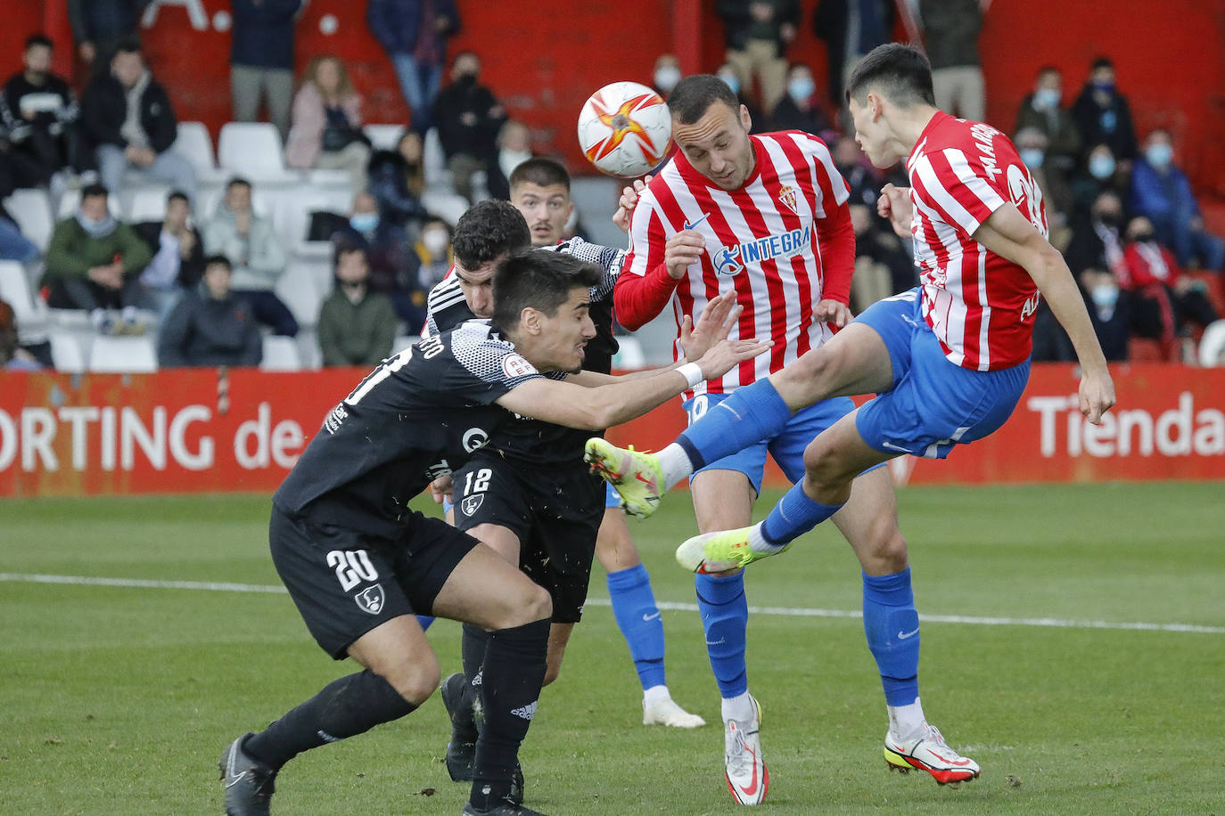 Fotos: Las mejores imágenes del Sporting B - Lealtad