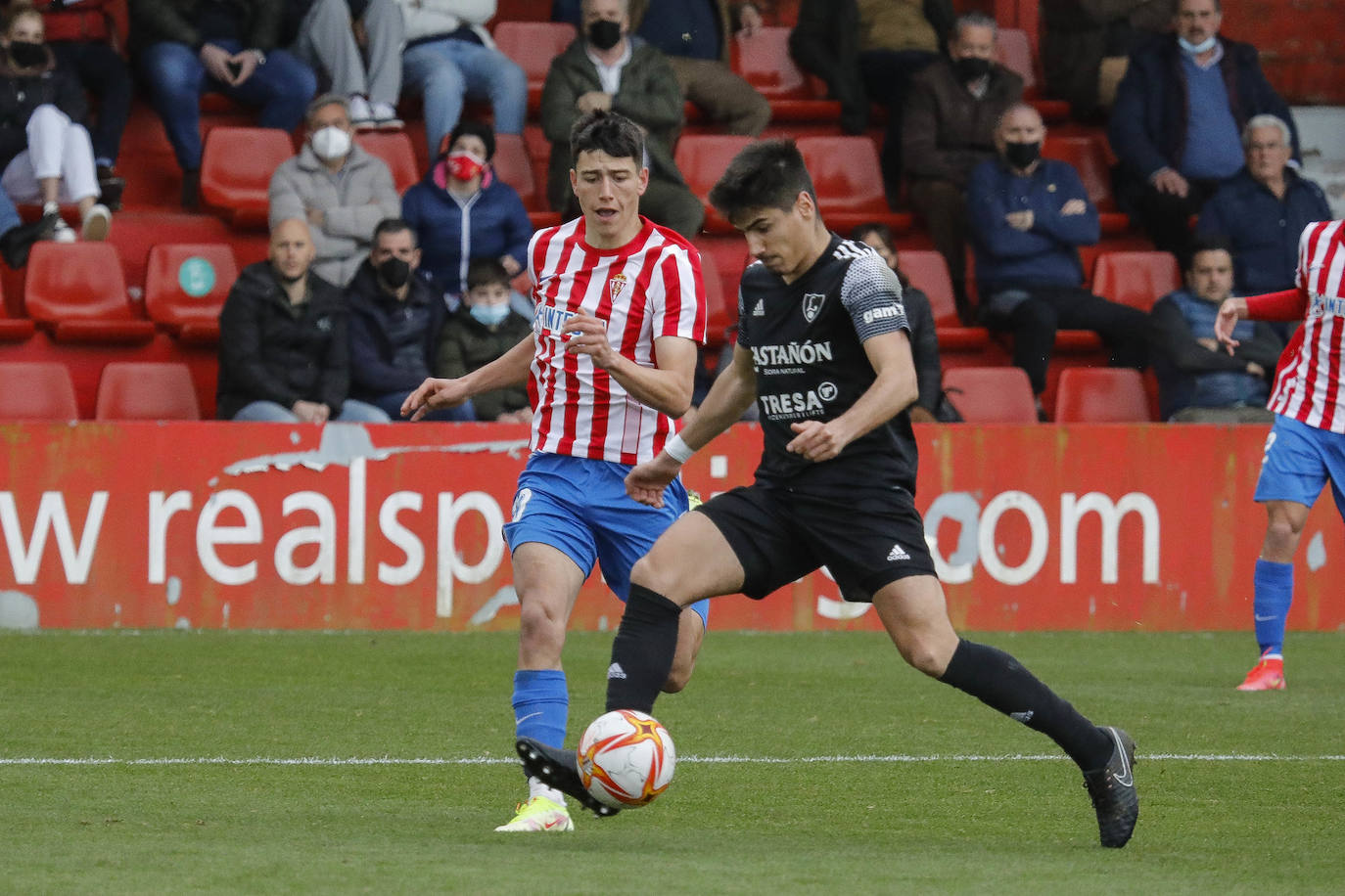 Fotos: Las mejores imágenes del Sporting B - Lealtad