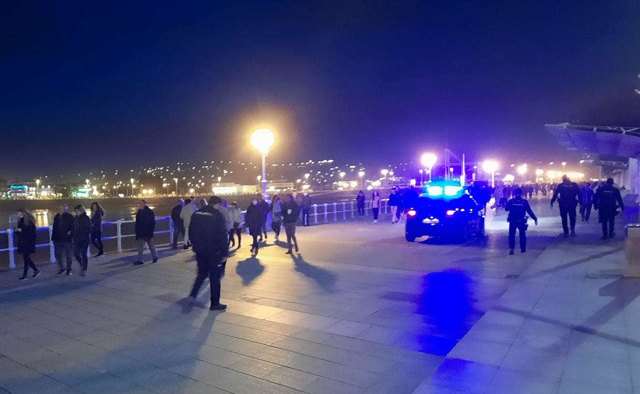 El Muro de Gijón, en las inmediaciones de la playa de San Lorenzo.