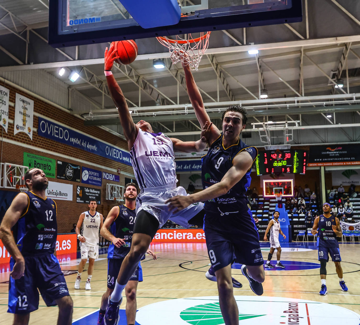 El base colombiano y el pívot tinerfeño destacaron en el tercer triunfo consecutivo de los ovetenses ante el Valladolid