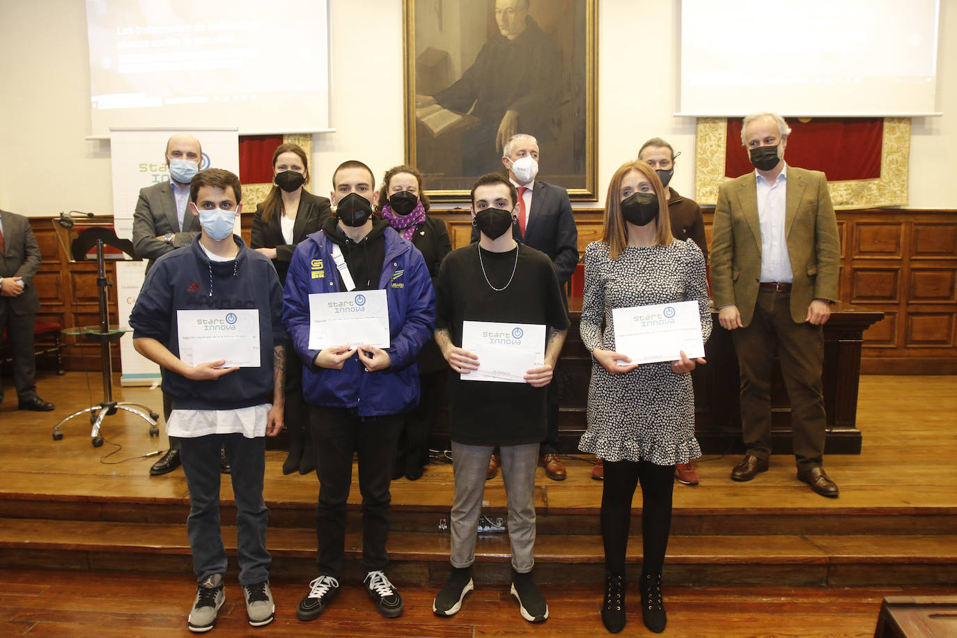 Los ganadores en la categoría de más de 18 años conquistaron al jurado con un proyecto de pastelería personalizada en el momento.