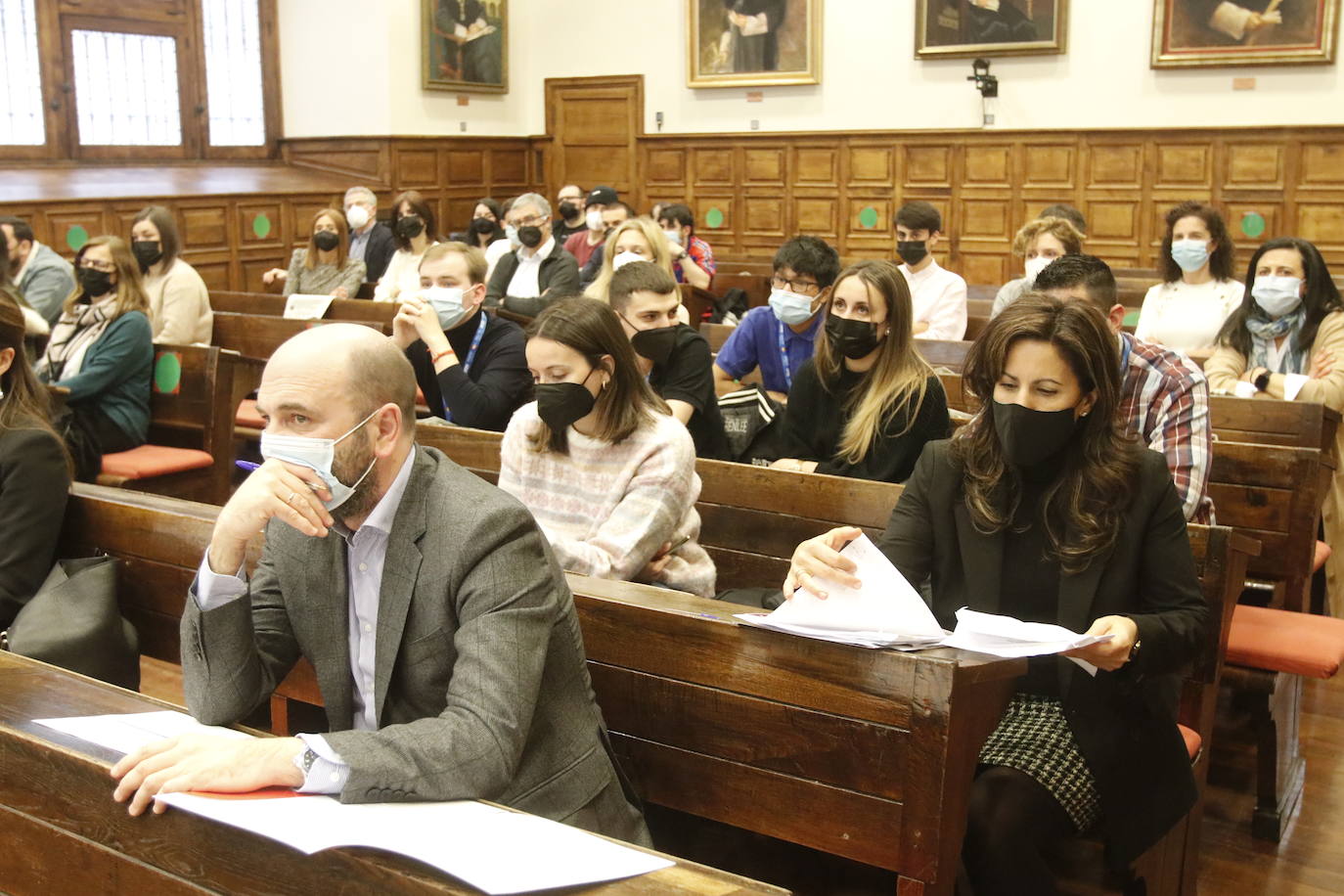 Los ganadores en la categoría de más de 18 años conquistaron al jurado con un proyecto de pastelería personalizada en el momento.