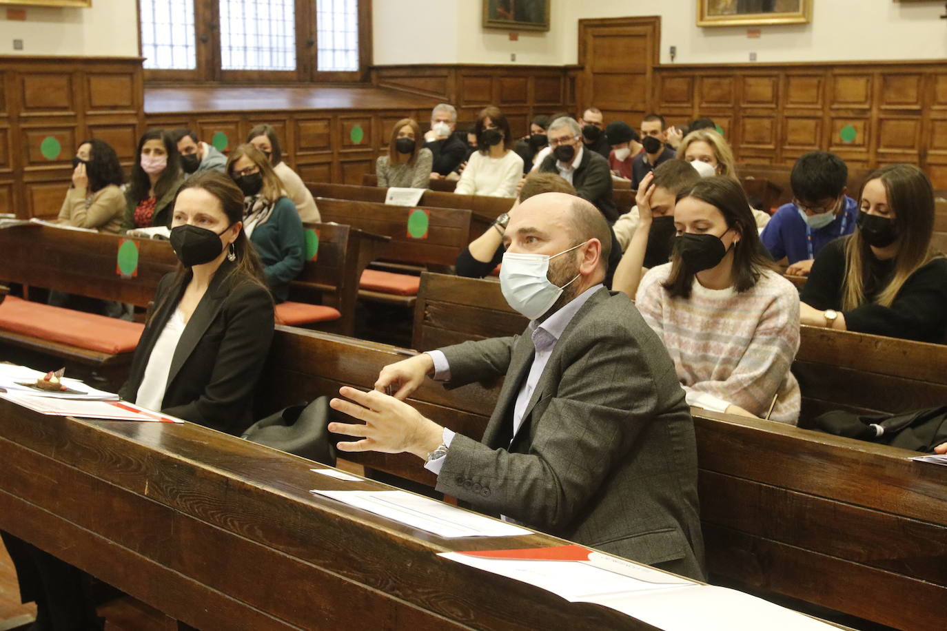 Los ganadores en la categoría de más de 18 años conquistaron al jurado con un proyecto de pastelería personalizada en el momento.