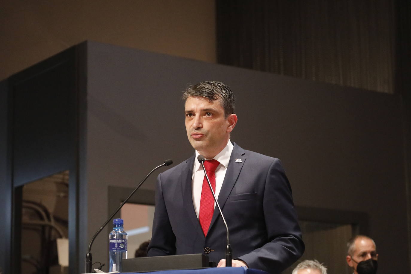 La Escuela Politécnica de Ingeniería (EPI) de Gijón celebró este viernes, a las 18 horas, la ceremonia de entrega de diplomas 2022. Este año fueron 400 los alumnos participantes. Al acto acudieron, entre otros, el rector, Ignacio Villaverde, y el director de la EPI, Juan Carlos Campo. El discurso de graduación, por su parte, corrió a cargo de Jaime Argüelles Álvarez, consejero delegado de DF-Duro Felguera, antiguo alumno de la Escuela de Ingeniería Industrial.