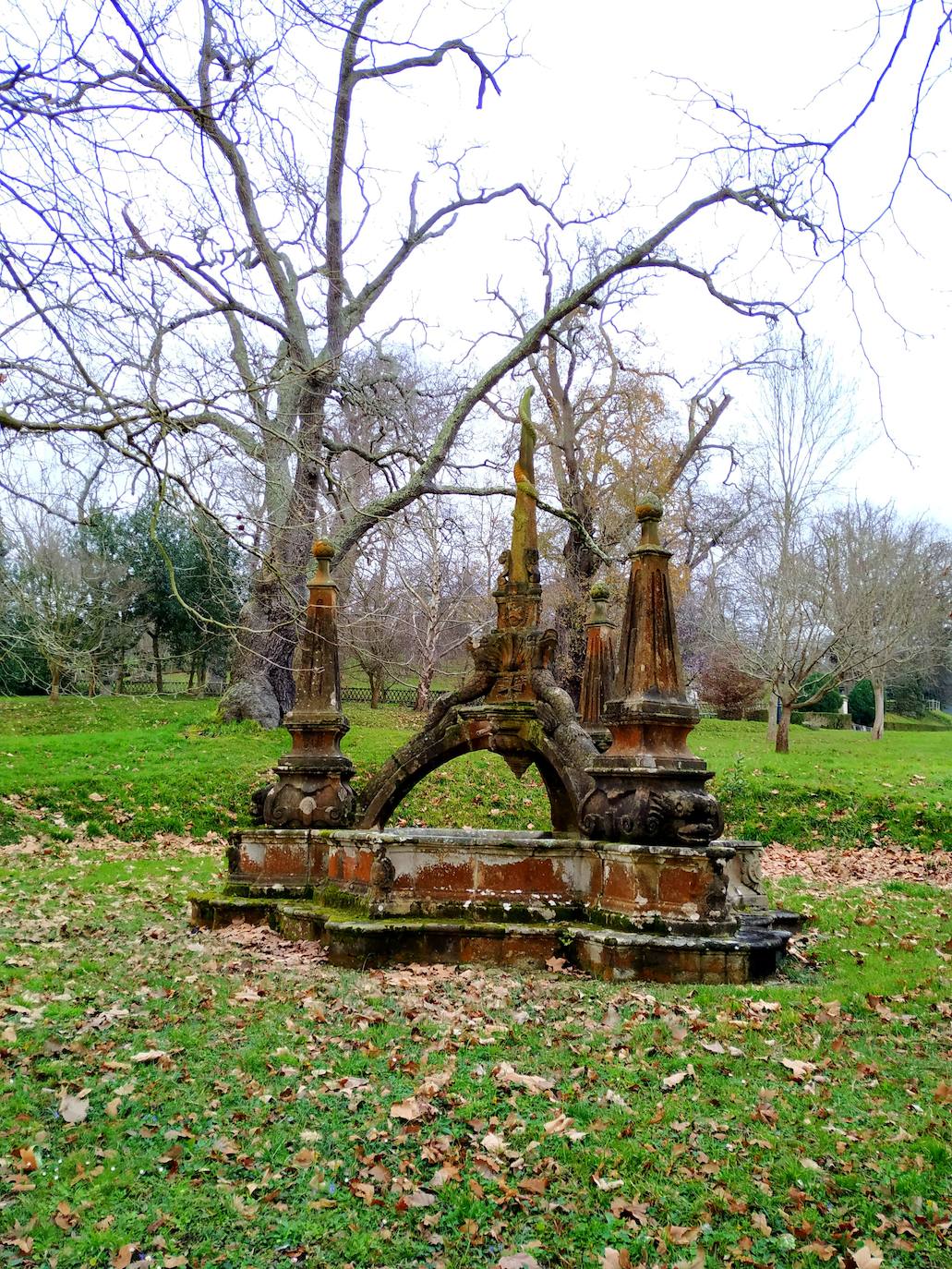 Fuente barroca de 1785 proveniente del palacio de Villanueva.