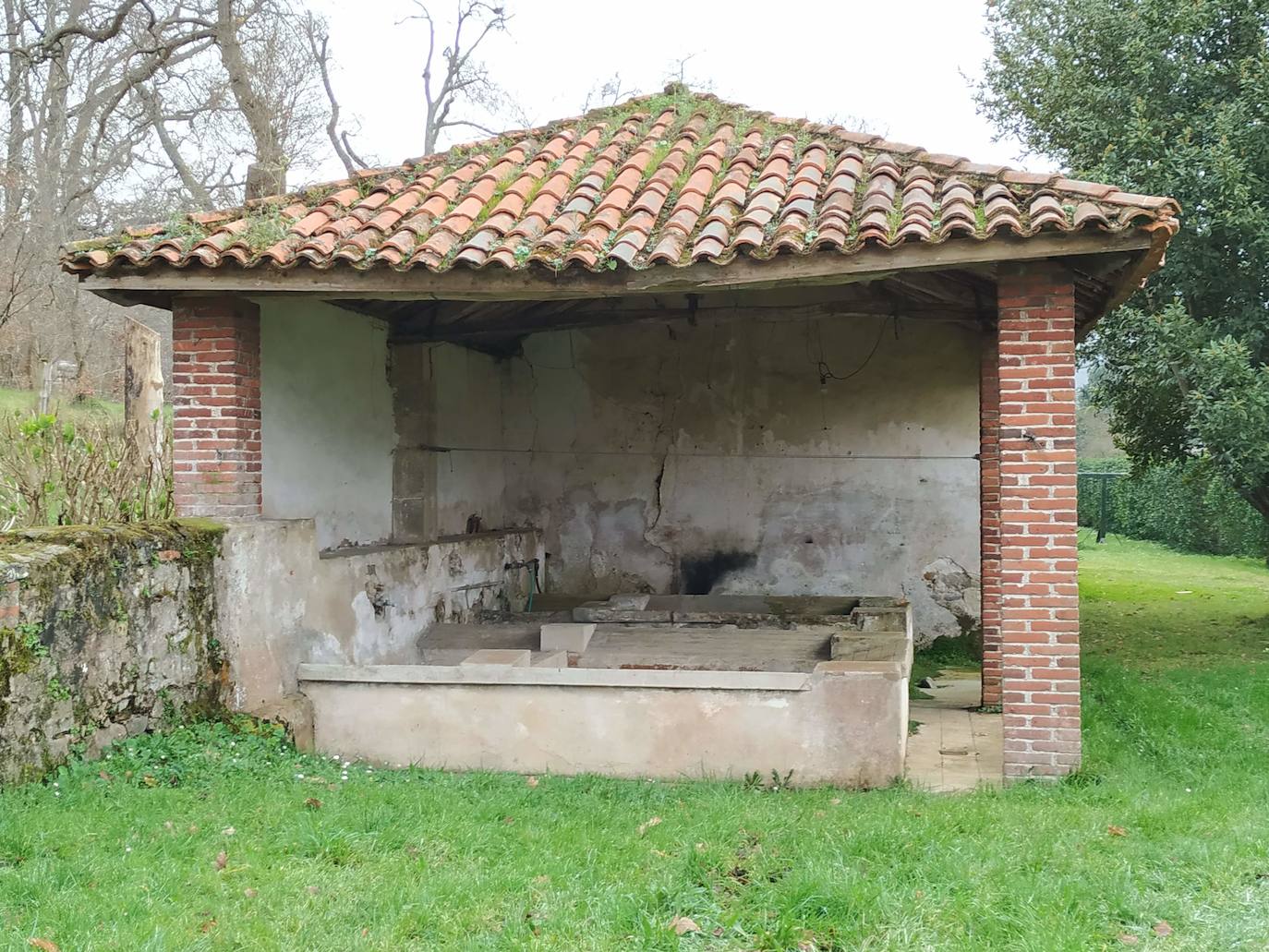 Lavadero del interior de la finca situado detrás del gallinero.