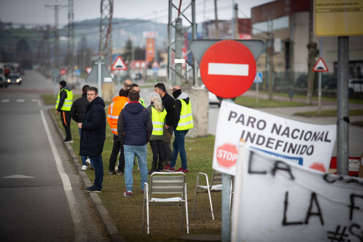 Los puertos de la región siguen en una situación complicada, sin tráfico de camiones que puedan mover las mercancías, más allá de los que trabajan con escolta, mientras las posturas de las entidades que apoyan los paros en la región se mantienen firmes.