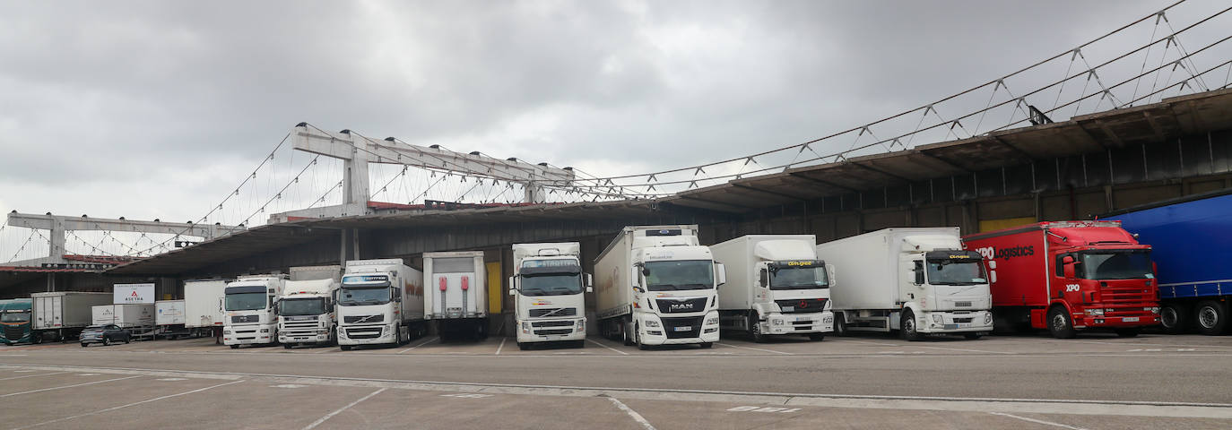 Los puertos de la región siguen en una situación complicada, sin tráfico de camiones que puedan mover las mercancías, más allá de los que trabajan con escolta, mientras las posturas de las entidades que apoyan los paros en la región se mantienen firmes.